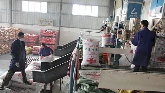 飼料廠車(chē)間腥臭味擾民，就用Dejing的凈飼料廠專(zhuān)用除臭劑.jpg
